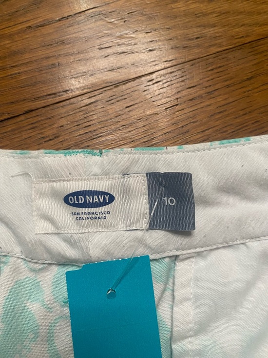 Old Navy Seahorse Print Shorts Size 10 - Picture 7 of 9